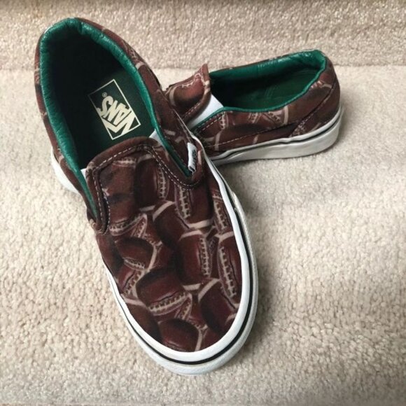 Van's Sneakers Kids Football Slip -On Size 13.5 UK  Get  A FREE Osh Kosh Jacket - Picture 2 of 6